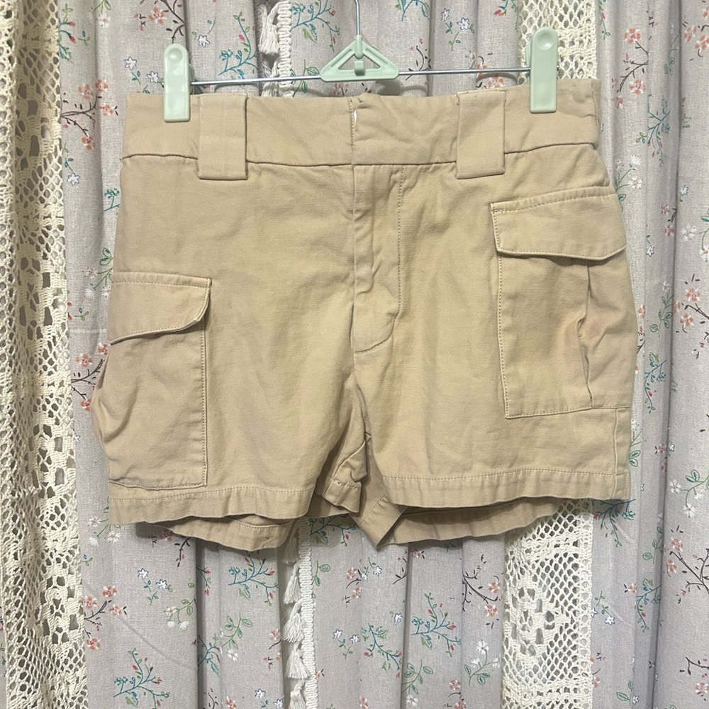 TNA Aritzia Khaki Cargo Shorts Size Small